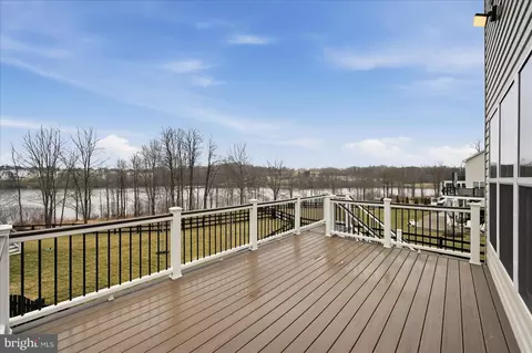 Exterior - 35898 Quantum Pl, Round Hill, VA 20141 photo 1 of 3