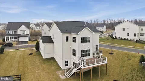 View/Area - 35898 Quantum Pl, Round Hill, VA 20141 photo 4 of 8