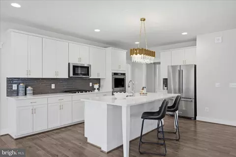 Kitchen - 35898 Quantum Pl, Round Hill, VA 20141 photo 2 of 5
