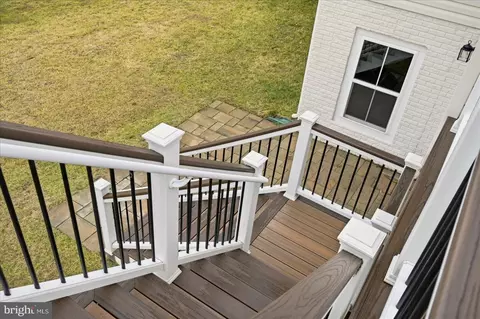 Exterior - 35898 Quantum Pl, Round Hill, VA 20141 photo 2 of 3