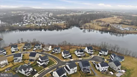 View/Area - 35898 Quantum Pl, Round Hill, VA 20141 photo 7 of 8