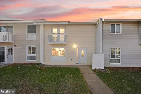 191 N Cottage Rd, Sterling, VA 20164