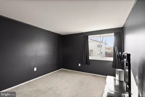 Bedroom - 191 N Cottage Rd, Sterling, VA 20164 photo 2 of 2