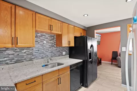 Kitchen - 191 N Cottage Rd, Sterling, VA 20164 photo 2 of 2