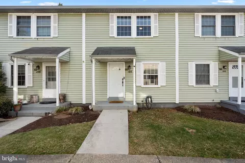 66 Plaza St NE #105, Leesburg, VA 20176
