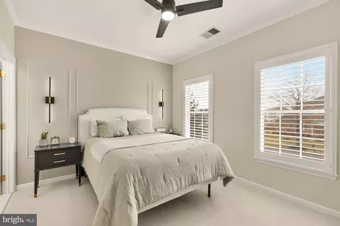 Bedroom - 43592 Lucketts Bridge Cir, Ashburn, VA 20148 photo 9 of 11