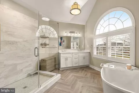 Bath - 43592 Lucketts Bridge Cir, Ashburn, VA 20148 photo 2 of 10