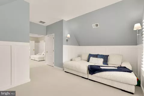 Bedroom - 43592 Lucketts Bridge Cir, Ashburn, VA 20148 photo 8 of 11