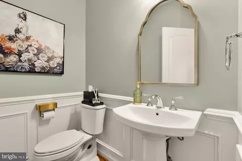 Bath - 43592 Lucketts Bridge Cir, Ashburn, VA 20148 photo 1 of 10