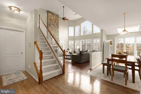 Entry Way - 43592 Lucketts Bridge Cir, Ashburn, VA 20148 photo 4 of 10