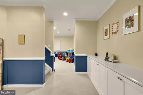 Entry Way - 43592 Lucketts Bridge Cir, Ashburn, VA 20148 photo 8 of 10