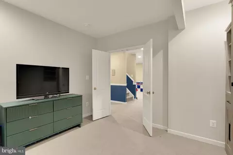 Entry Way - 43592 Lucketts Bridge Cir, Ashburn, VA 20148 photo 9 of 10