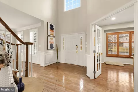 Entry Way - 43592 Lucketts Bridge Cir, Ashburn, VA 20148 photo 3 of 10