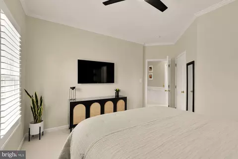 Bedroom - 43592 Lucketts Bridge Cir, Ashburn, VA 20148 photo 10 of 11