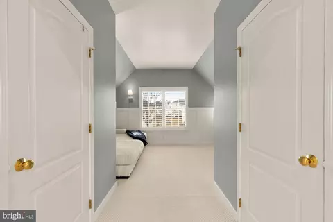 Entry Way - 43592 Lucketts Bridge Cir, Ashburn, VA 20148 photo 7 of 10