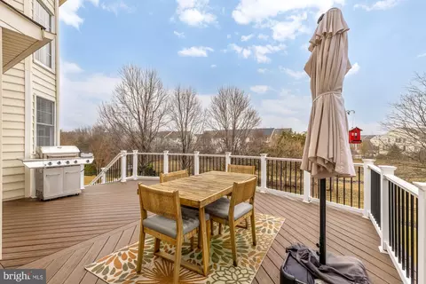 Exterior - 43592 Lucketts Bridge Cir, Ashburn, VA 20148 photo 4 of 11