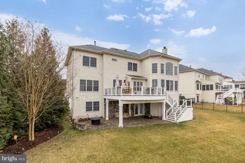 Exterior - 43592 Lucketts Bridge Cir, Ashburn, VA 20148 photo 9 of 11