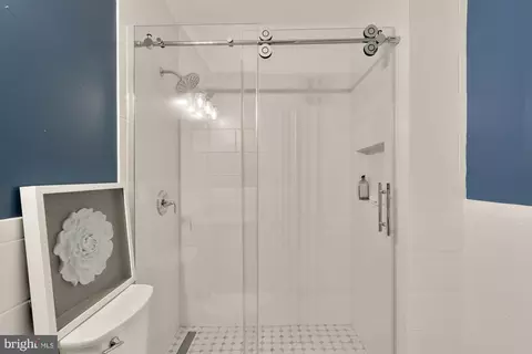 Bath - 43592 Lucketts Bridge Cir, Ashburn, VA 20148 photo 10 of 10