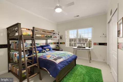 Bedroom - 43592 Lucketts Bridge Cir, Ashburn, VA 20148 photo 4 of 11