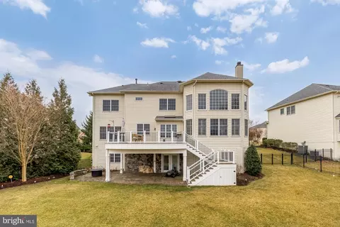Exterior - 43592 Lucketts Bridge Cir, Ashburn, VA 20148 photo 8 of 11