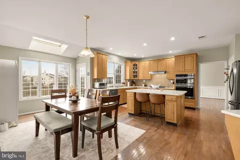 Kitchen - 43592 Lucketts Bridge Cir, Ashburn, VA 20148 photo 1 of 9