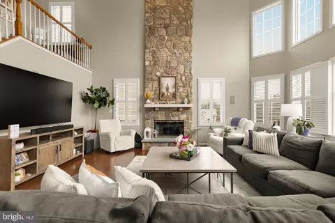 Living - 43592 Lucketts Bridge Cir, Ashburn, VA 20148 photo 3 of 5