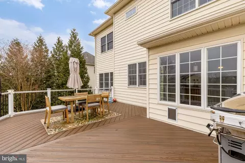Exterior - 43592 Lucketts Bridge Cir, Ashburn, VA 20148 photo 6 of 11