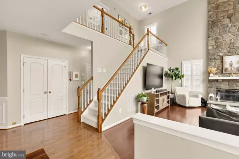 Entry Way - 43592 Lucketts Bridge Cir, Ashburn, VA 20148 photo 5 of 10