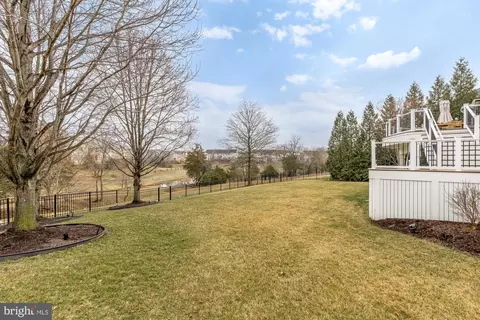 Exterior - 43592 Lucketts Bridge Cir, Ashburn, VA 20148 photo 7 of 11