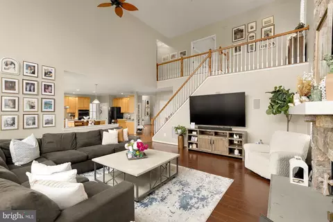 Living - 43592 Lucketts Bridge Cir, Ashburn, VA 20148 photo 5 of 5