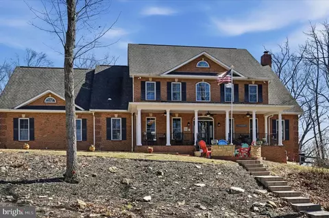 520 Clagett St SW, Leesburg, VA 20175