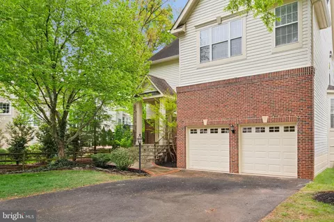 47569 Saulty Dr, Sterling, VA 20165 photo 4