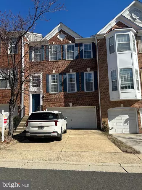 45798 Mountain Pine Sq, Sterling, VA 20166