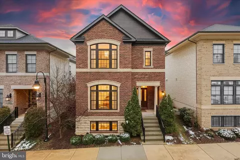 44537 Neponset St, Ashburn, VA 20147