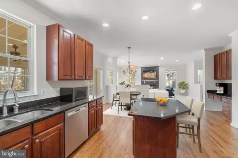 Kitchen - 20811 Fenwick Dr, Ashburn, VA 20147 photo 4 of 4