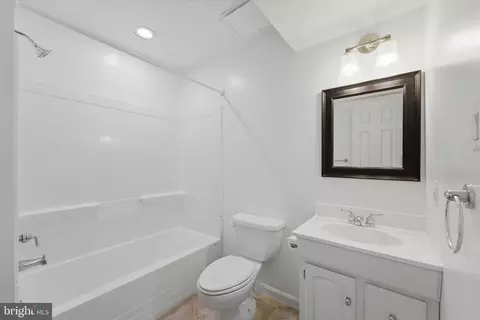 Bath - 20811 Fenwick Dr, Ashburn, VA 20147 photo 2 of 2