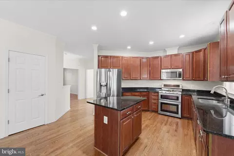Kitchen - 20811 Fenwick Dr, Ashburn, VA 20147 photo 2 of 4