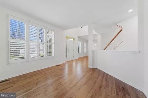 Living - 20811 Fenwick Dr, Ashburn, VA 20147 photo 7 of 8