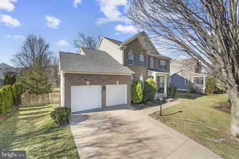 Exterior - 20811 Fenwick Dr, Ashburn, VA 20147 photo 2 of 12