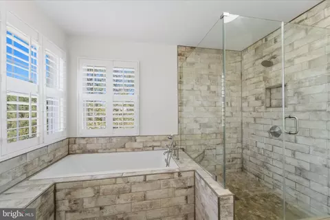 Bath - 20811 Fenwick Dr, Ashburn, VA 20147 photo 1 of 2