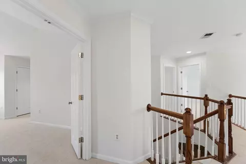 Entry Way - 20811 Fenwick Dr, Ashburn, VA 20147 photo 7 of 8
