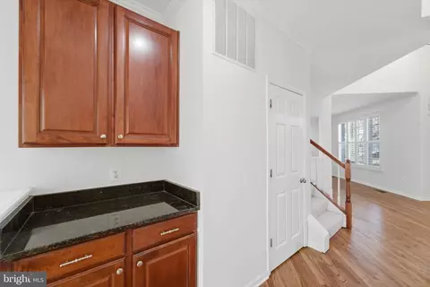 Entry Way - 20811 Fenwick Dr, Ashburn, VA 20147 photo 4 of 8