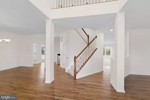 Entry Way - 20811 Fenwick Dr, Ashburn, VA 20147 photo 2 of 8