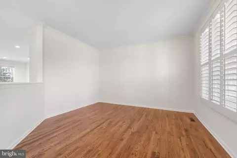 Living - 20811 Fenwick Dr, Ashburn, VA 20147 photo 6 of 8