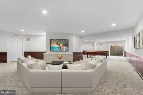 Living - 20811 Fenwick Dr, Ashburn, VA 20147 photo 8 of 8