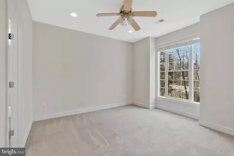 Bedroom - 19834 Smith Cir, Ashburn, VA 20147 photo 5 of 6