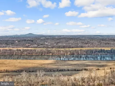 View/Area - 19834 Smith Cir, Ashburn, VA 20147 photo 8 of 16