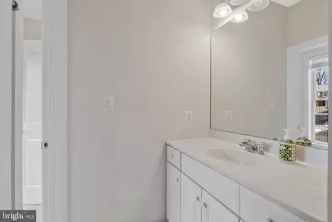 Bath - 19834 Smith Cir, Ashburn, VA 20147 photo 1 of 8