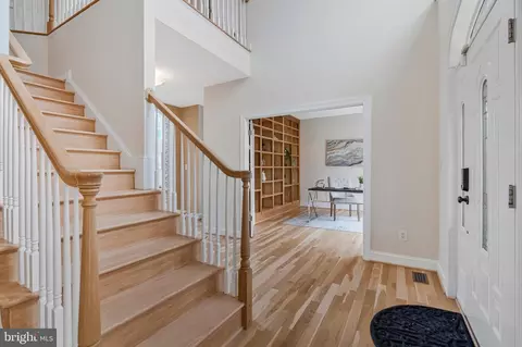 Entry Way - 19834 Smith Cir, Ashburn, VA 20147 photo 4 of 10