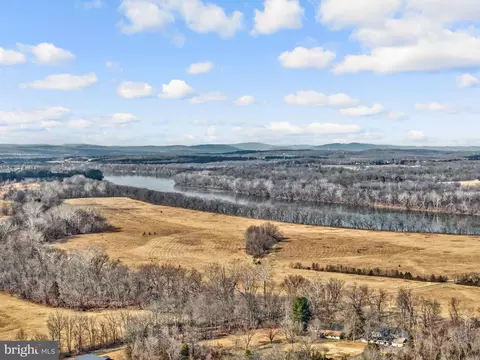 View/Area - 19834 Smith Cir, Ashburn, VA 20147 photo 7 of 16